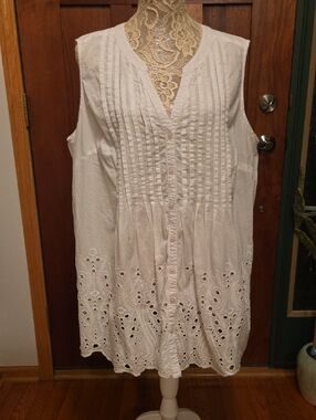 22W Roaman's White Eyelet-Detail Top